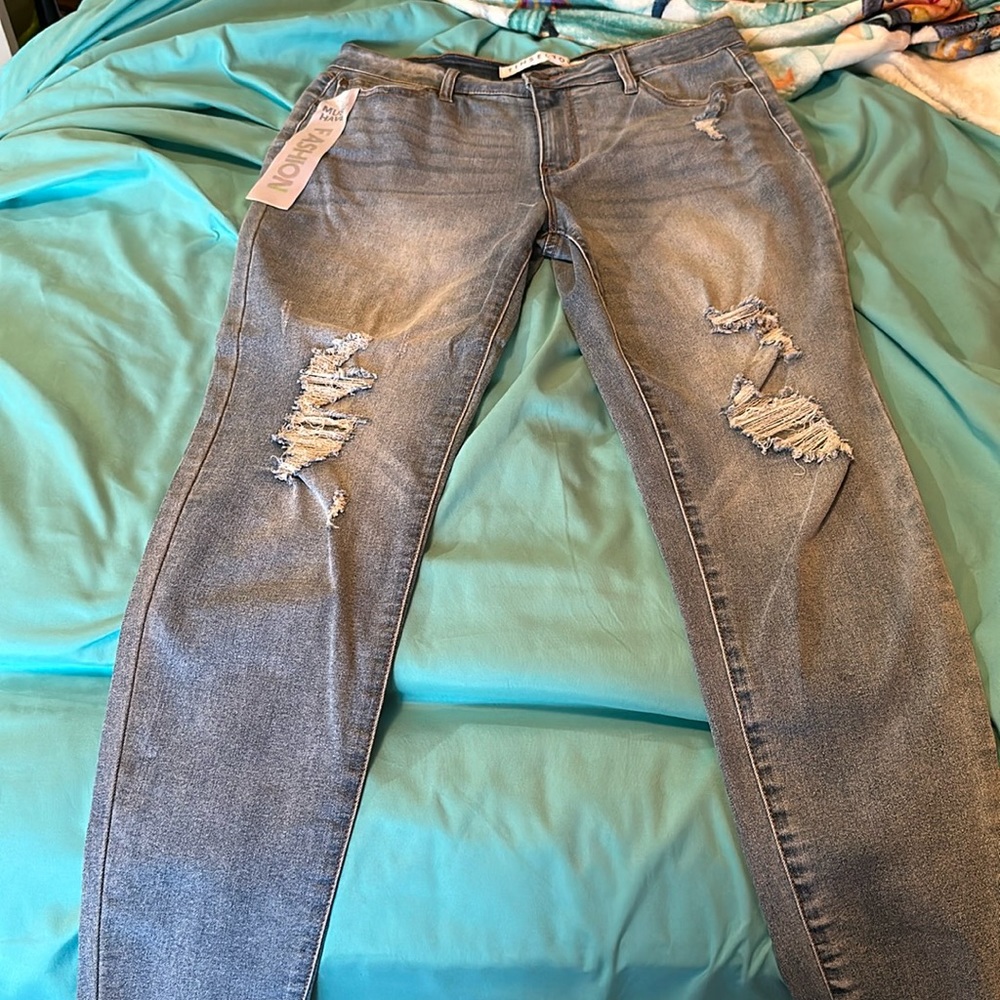 11 in juniors light blue denim capris type jeans